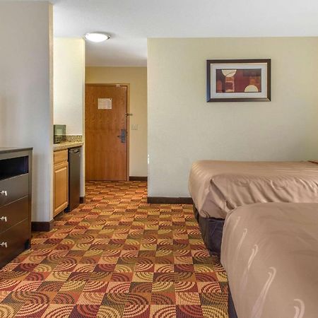 Quality Inn Bloomington Near University Exterior photo