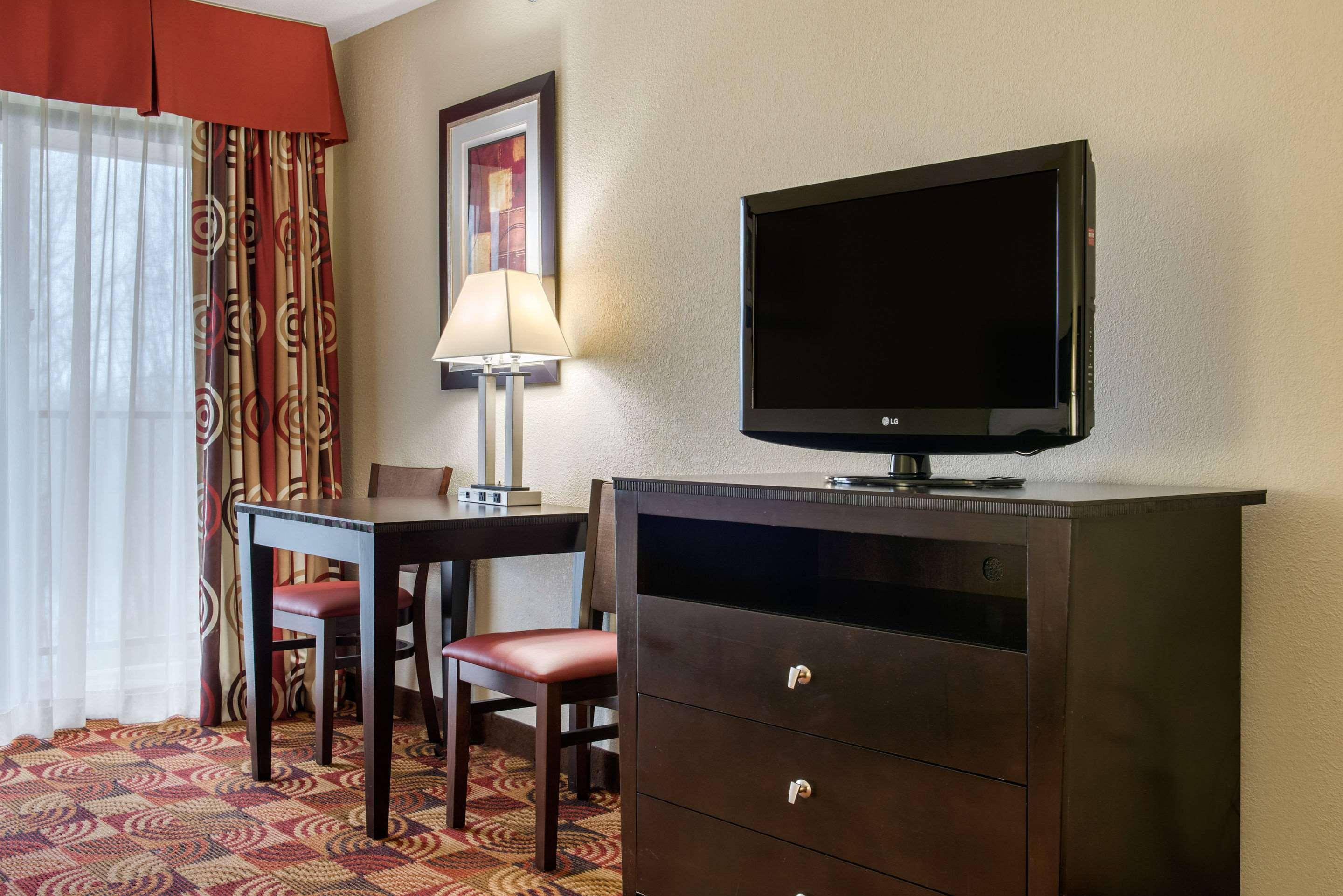 Quality Inn Bloomington Near University Exterior photo