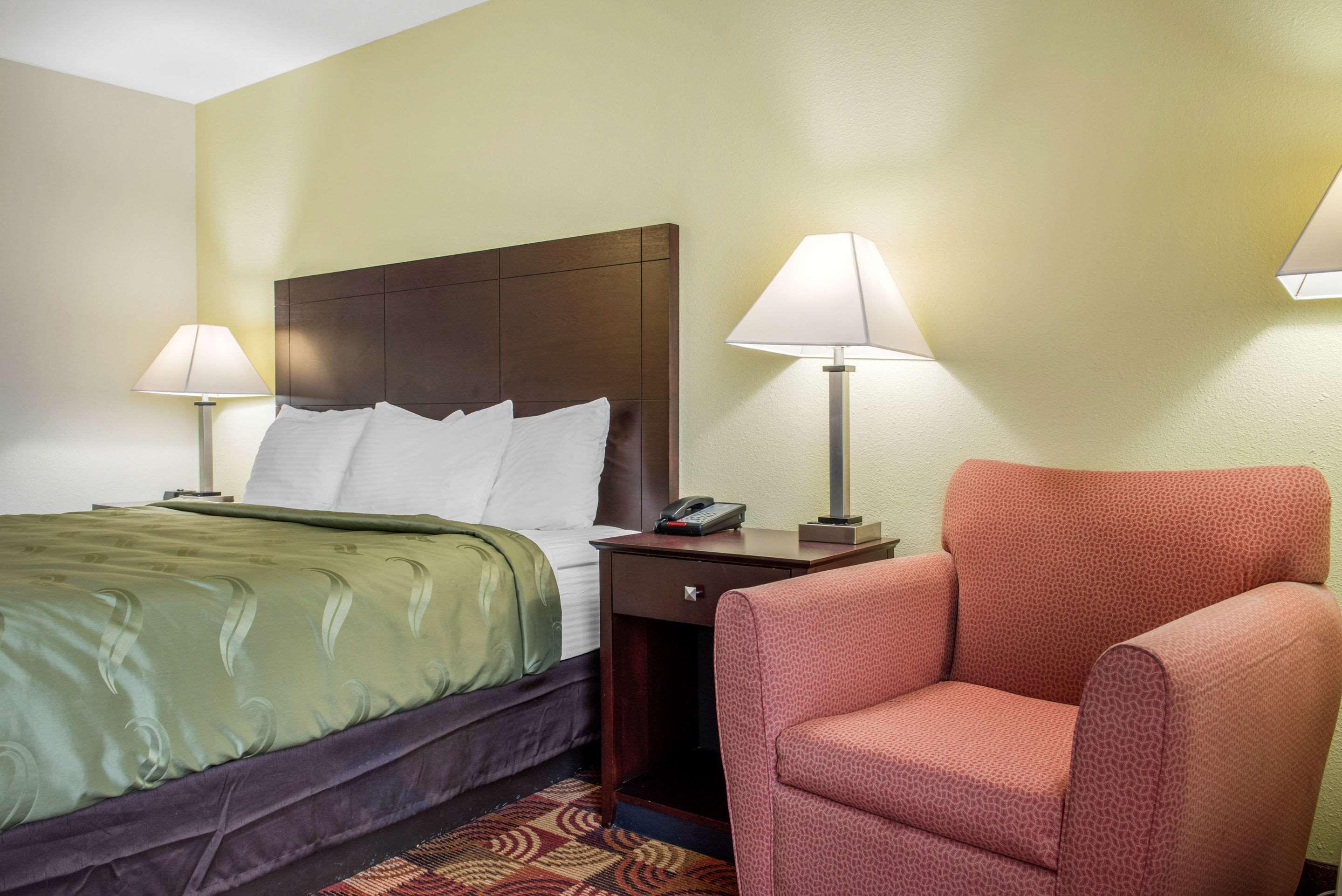Quality Inn Bloomington Near University Exterior photo