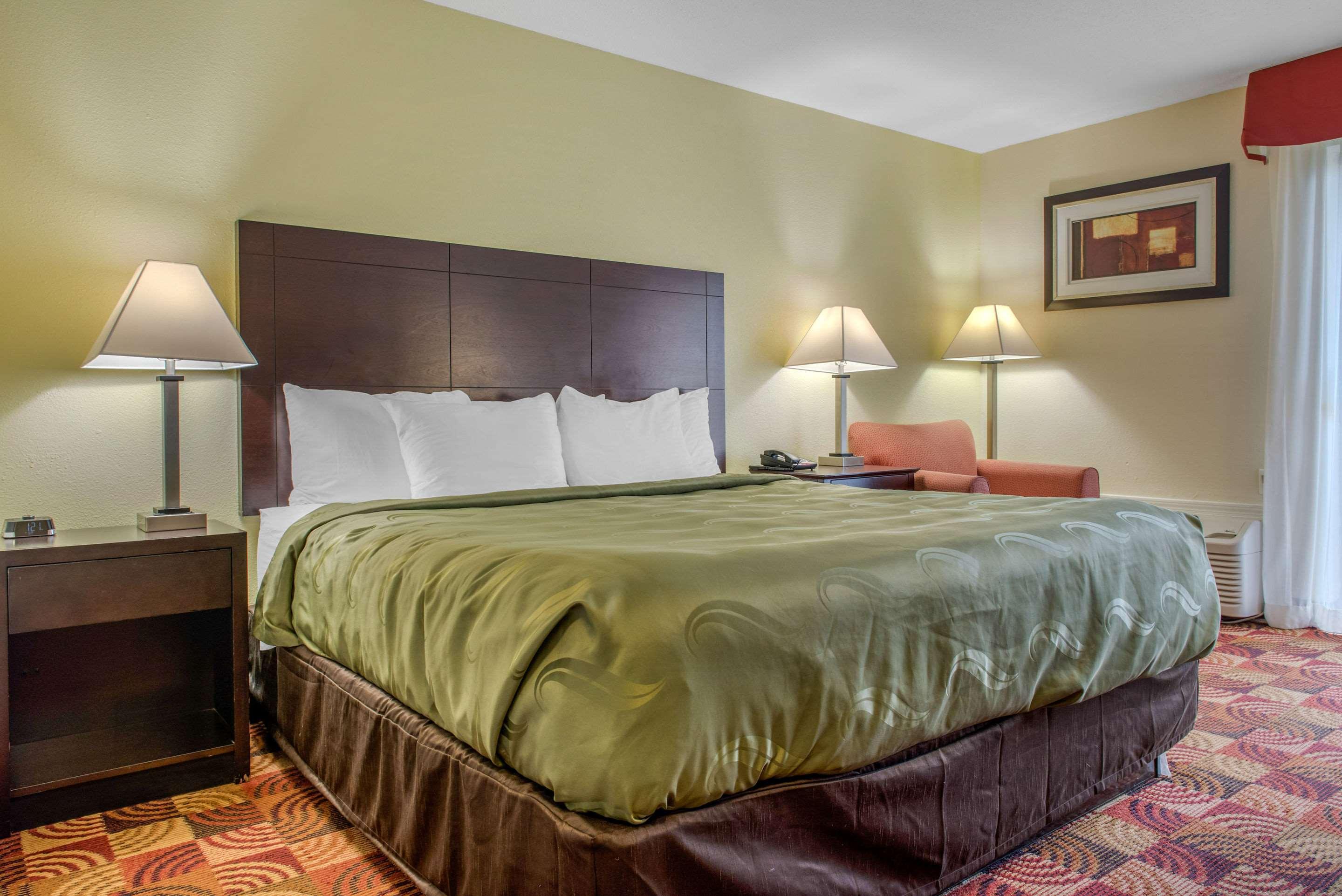 Quality Inn Bloomington Near University Exterior photo
