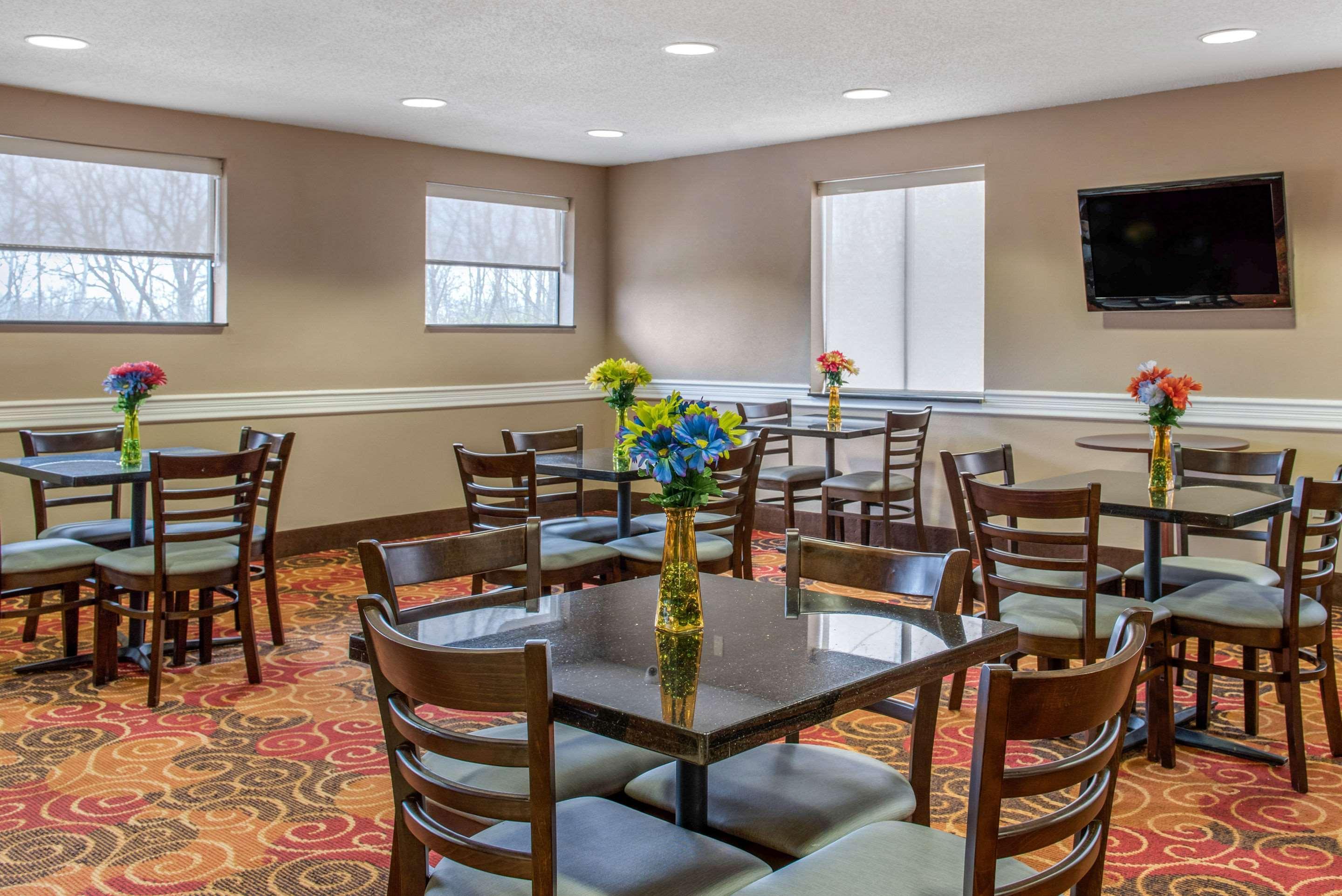 Quality Inn Bloomington Near University Exterior photo