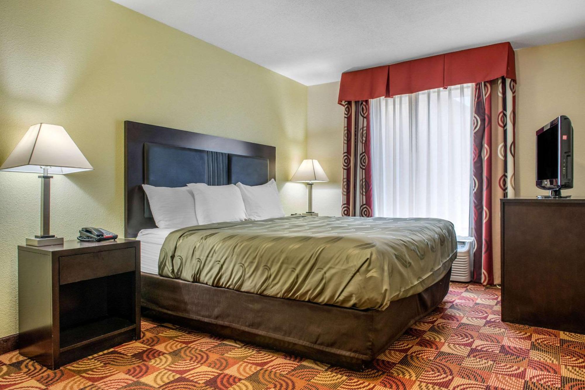 Quality Inn Bloomington Near University Exterior photo
