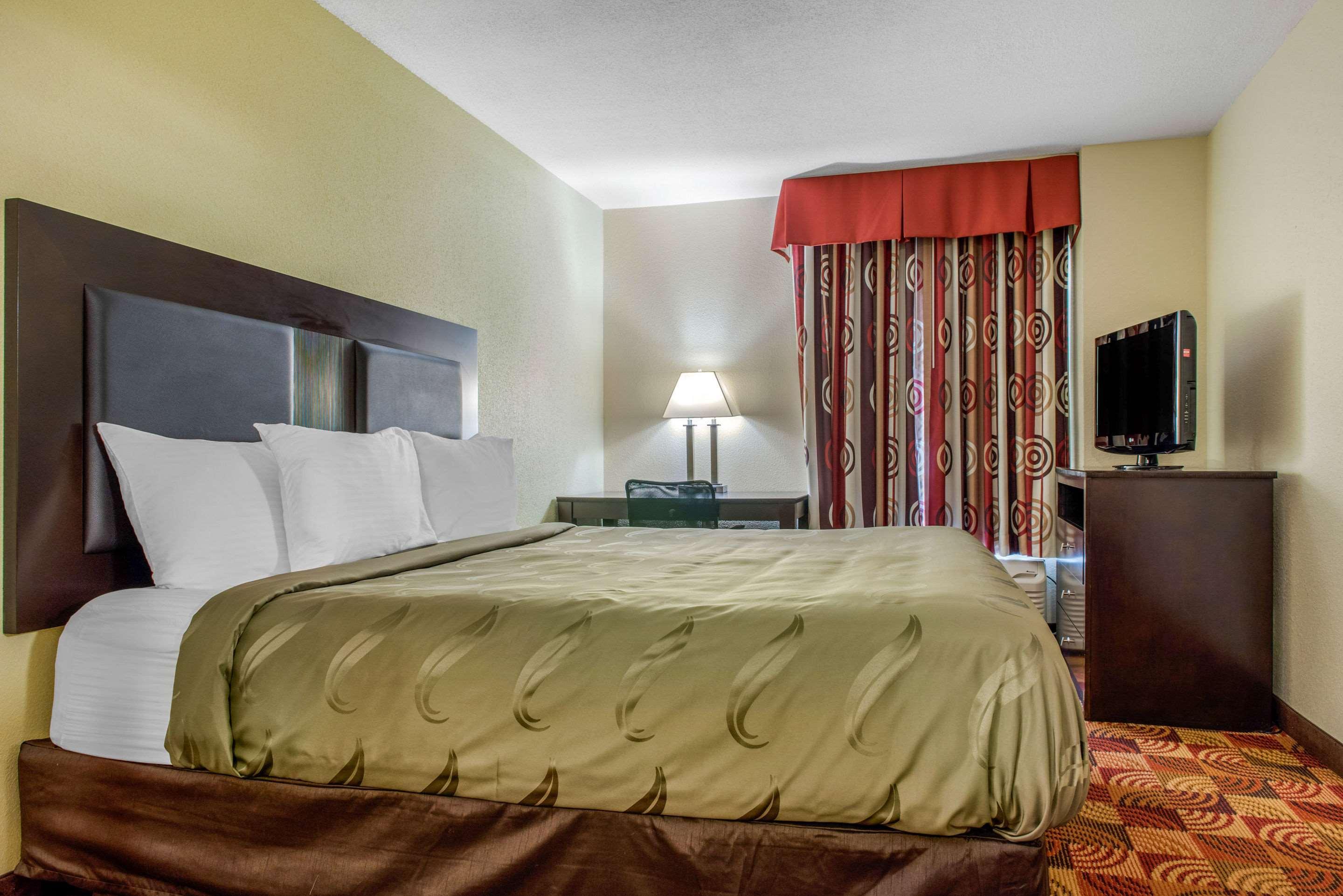 Quality Inn Bloomington Near University Exterior photo