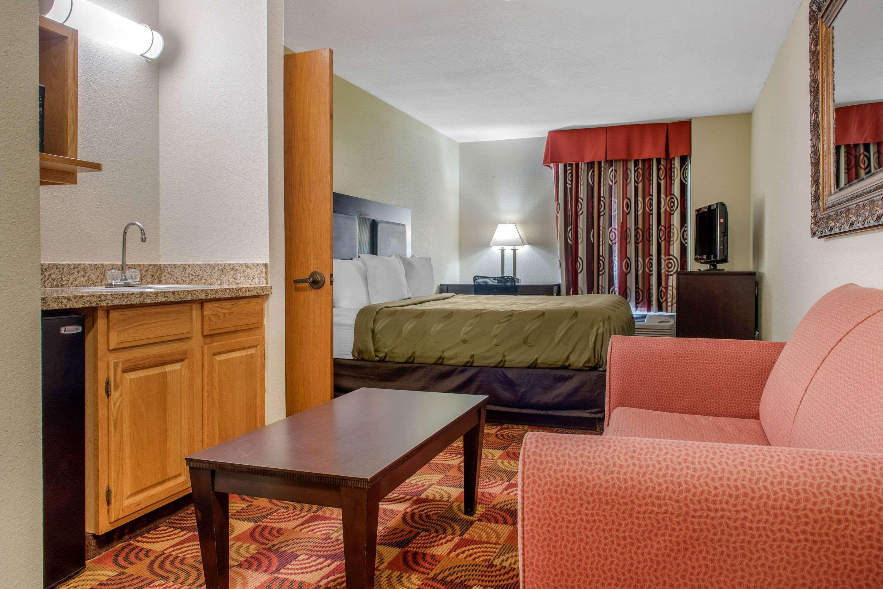Quality Inn Bloomington Near University Exterior photo