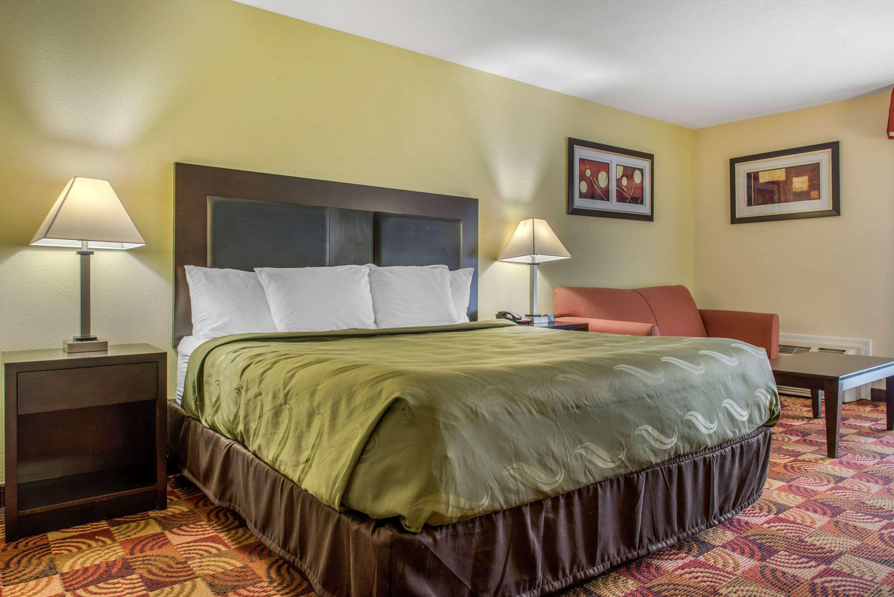 Quality Inn Bloomington Near University Exterior photo