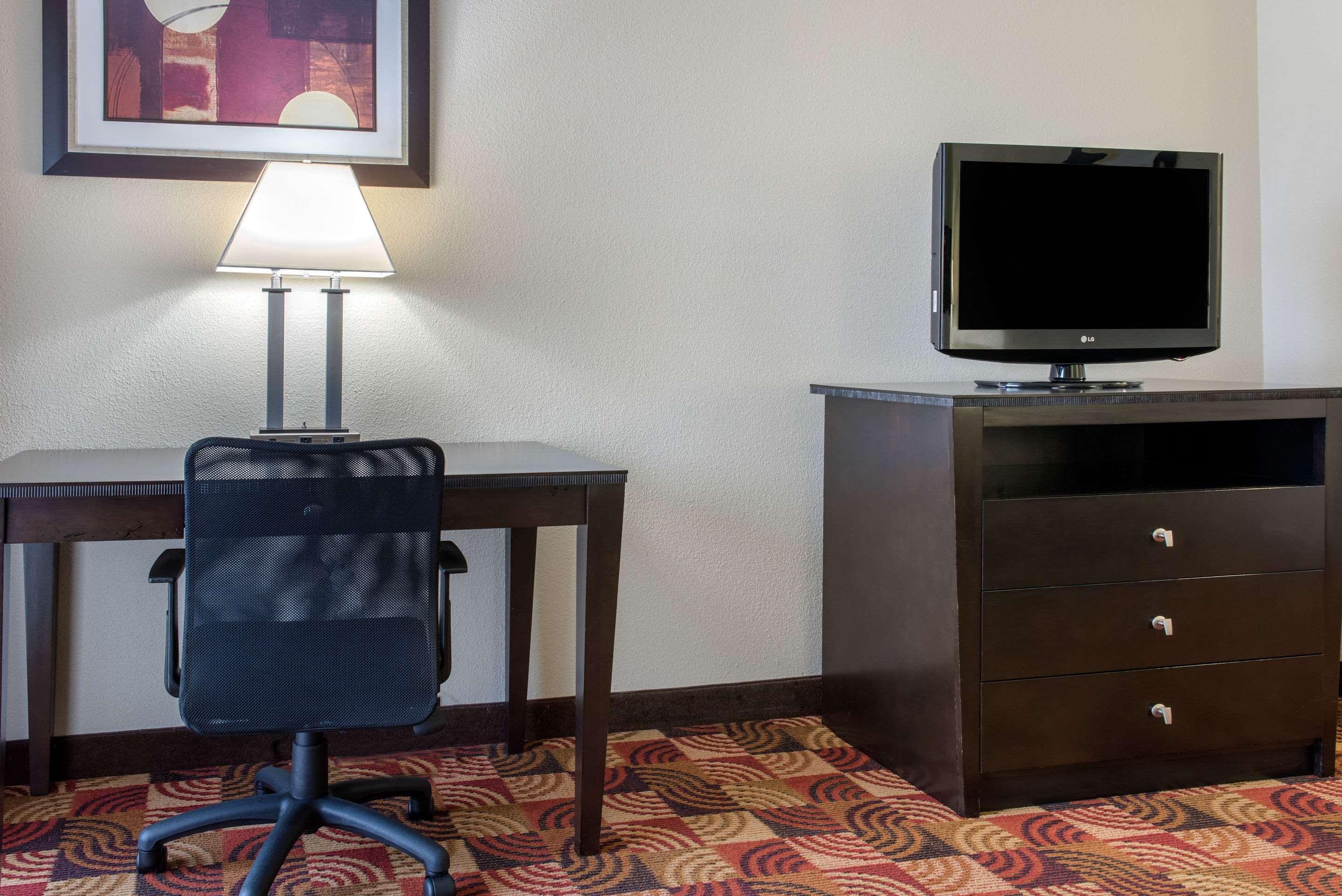 Quality Inn Bloomington Near University Exterior photo