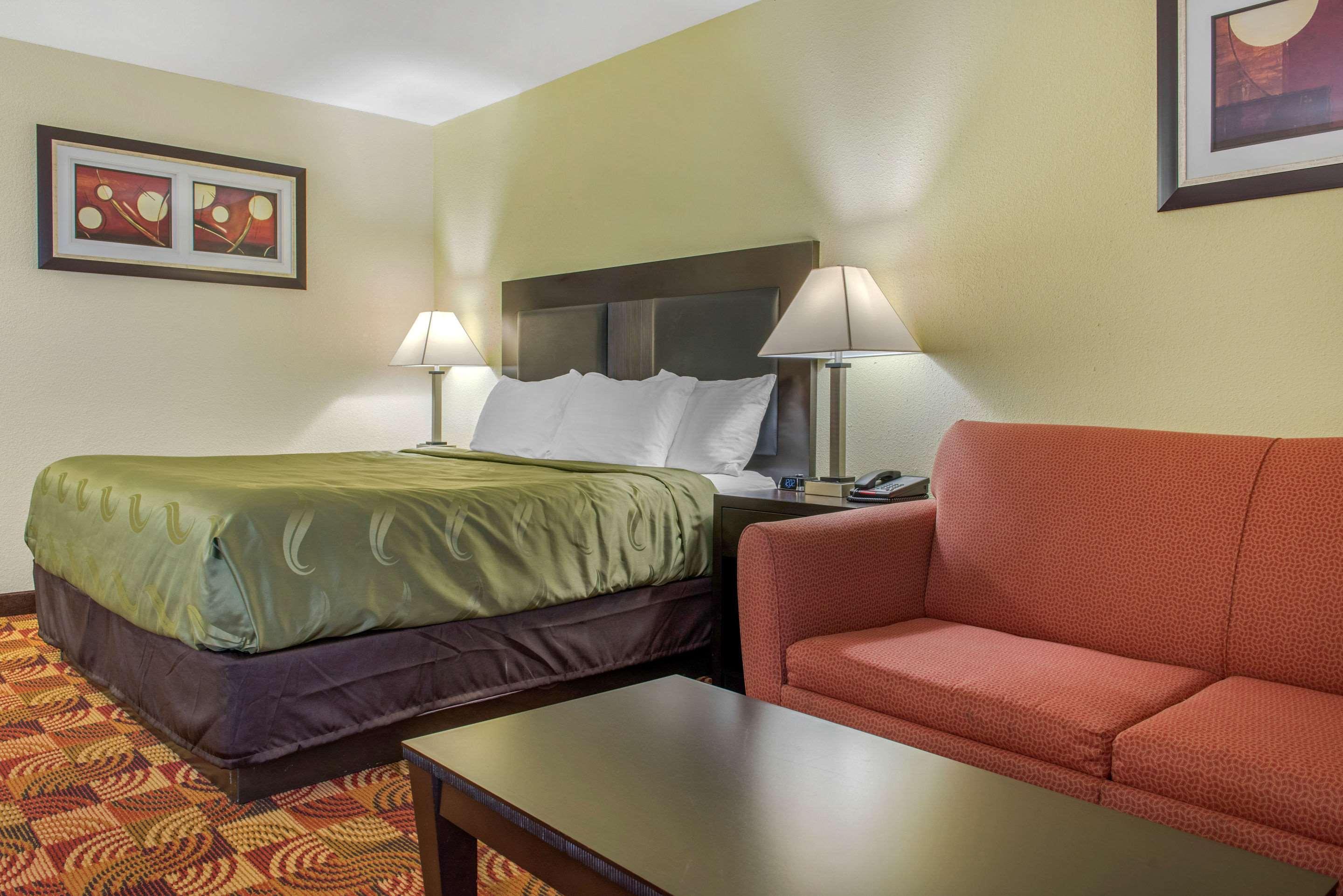 Quality Inn Bloomington Near University Exterior photo