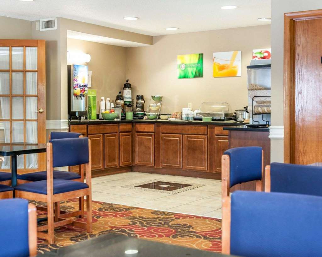 Quality Inn Bloomington Near University Restaurant photo