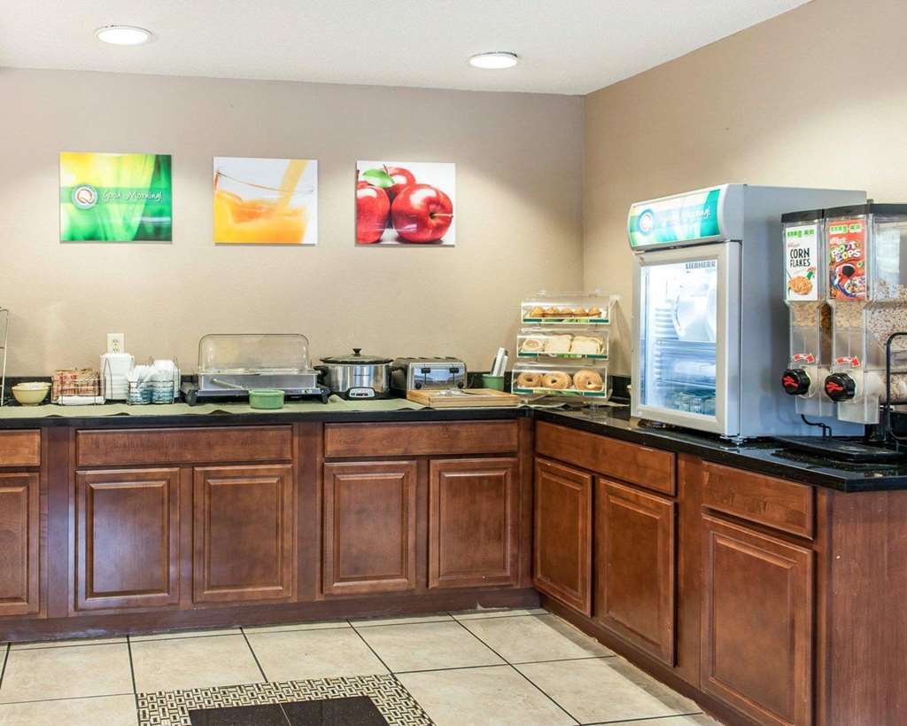 Quality Inn Bloomington Near University Restaurant photo