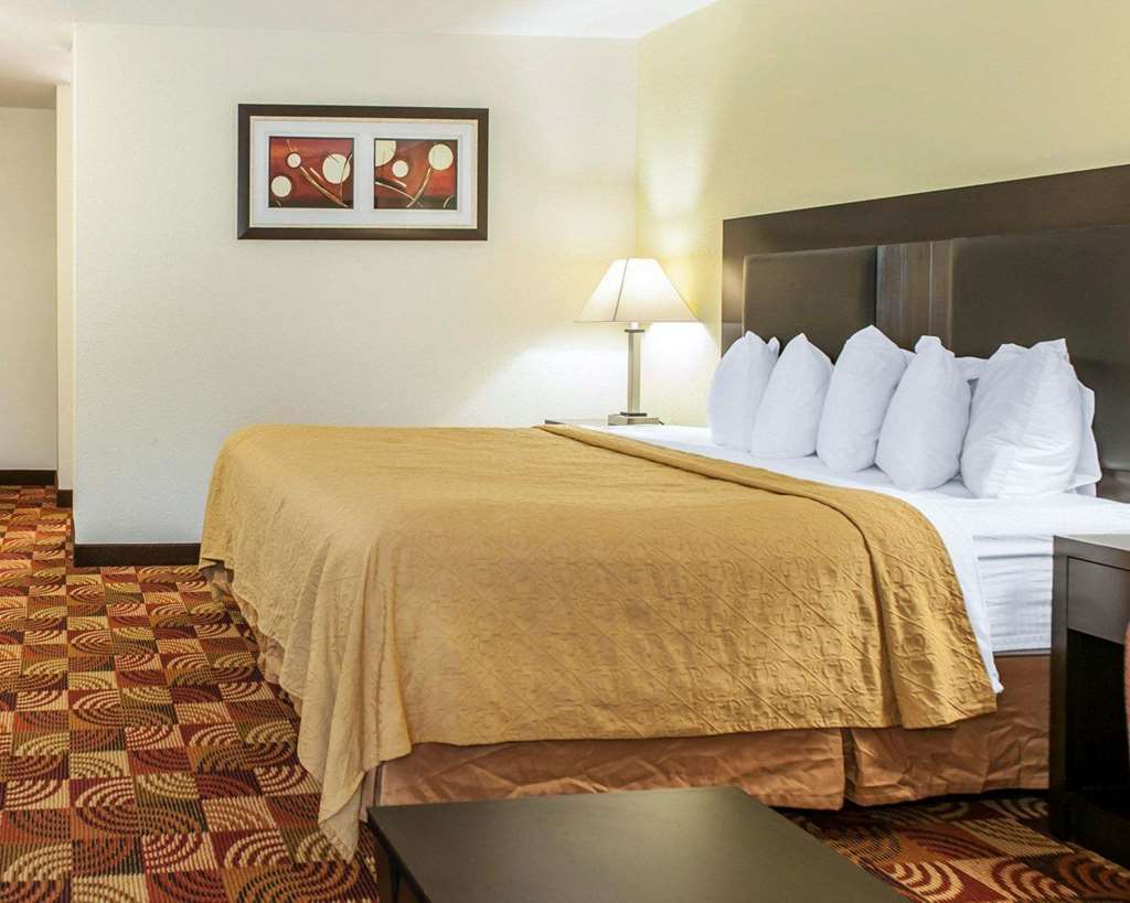 Quality Inn Bloomington Near University Room photo