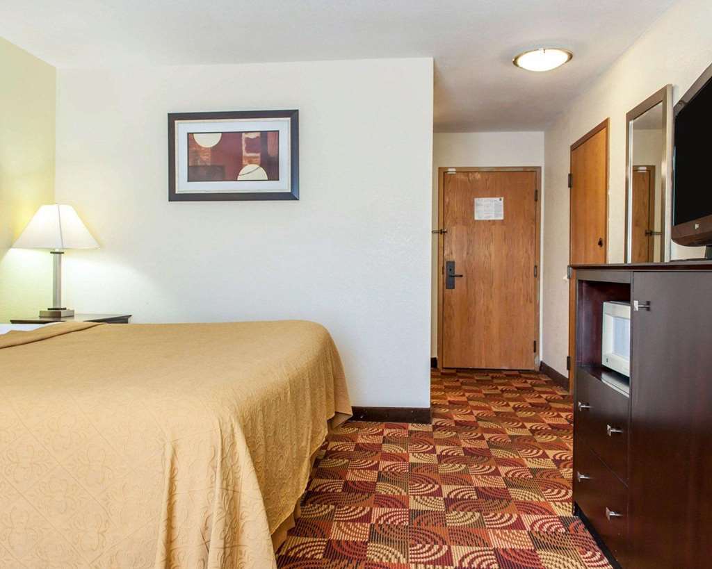Quality Inn Bloomington Near University Room photo