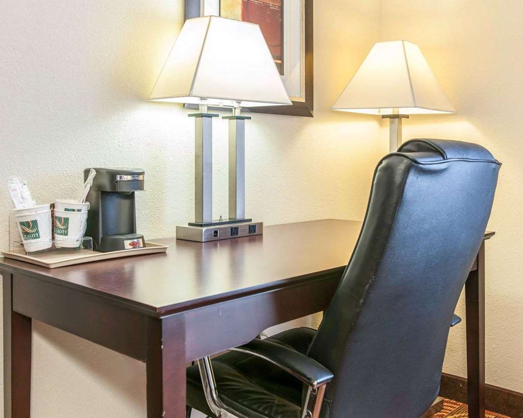 Quality Inn Bloomington Near University Room photo