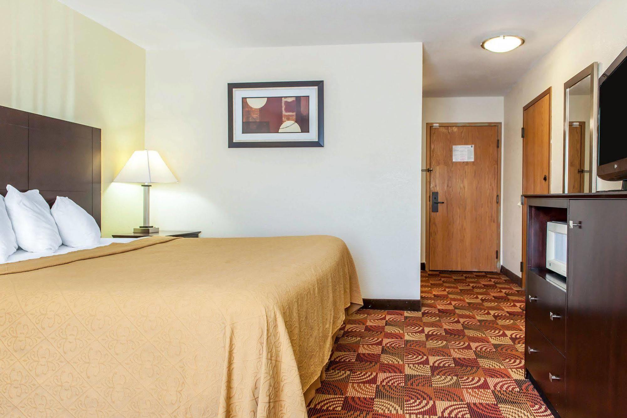 Quality Inn Bloomington Near University Exterior photo